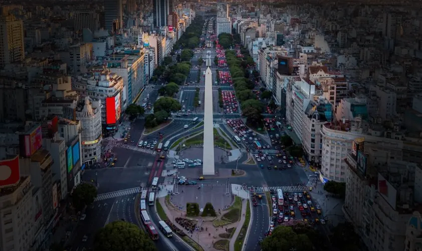 Vista desde arriba de la Avenida 9 de julio en Buenos Aires